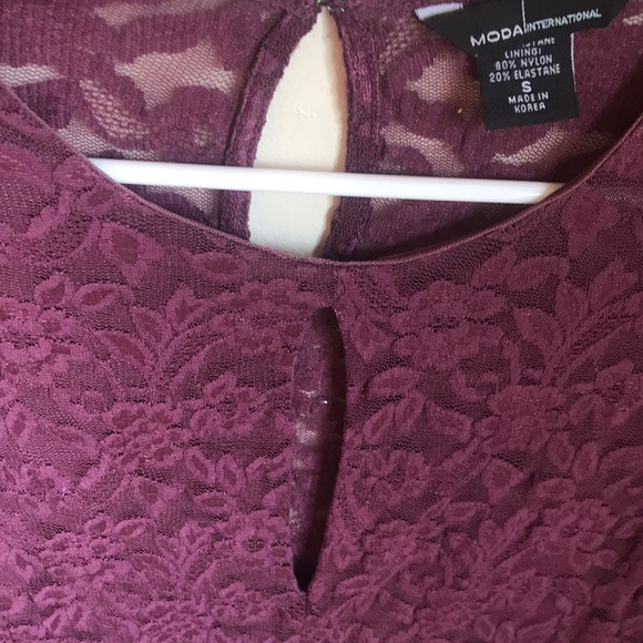 Moda peplum lace keyhole top - Picture 2 of 3